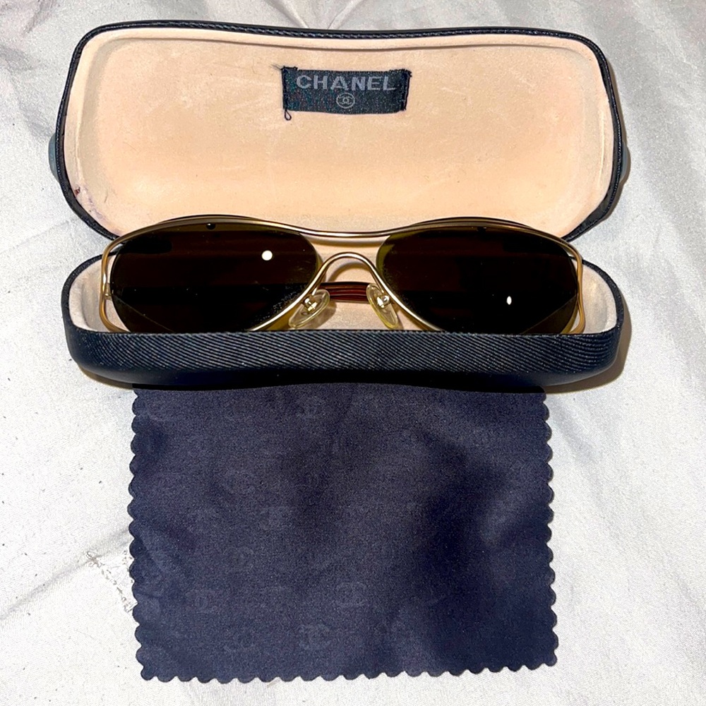 Chanel gold and brown sunglasses with case 100% Authentic